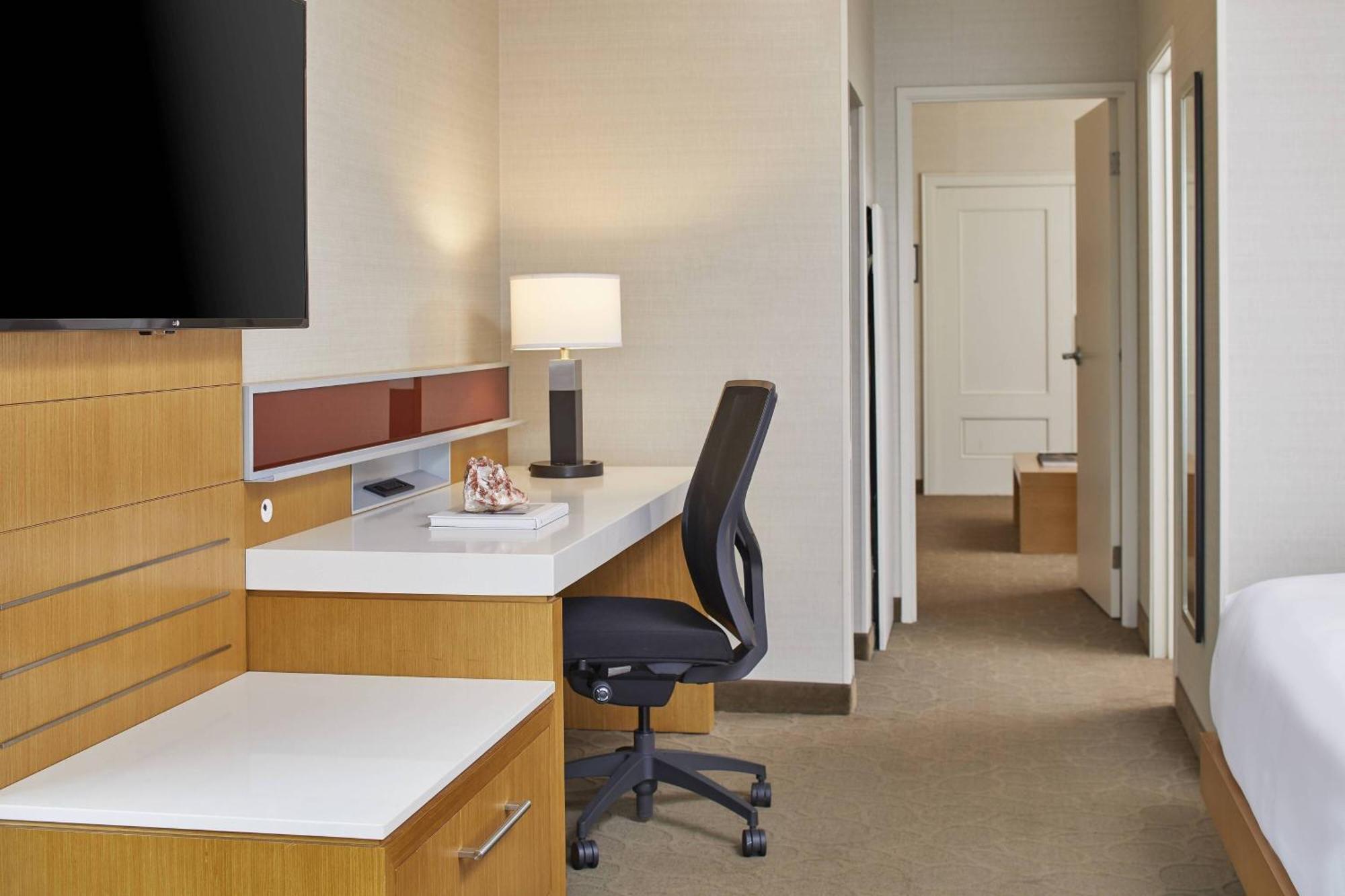 Renaissance Chicago Glenview Suites Hotel Exterior photo