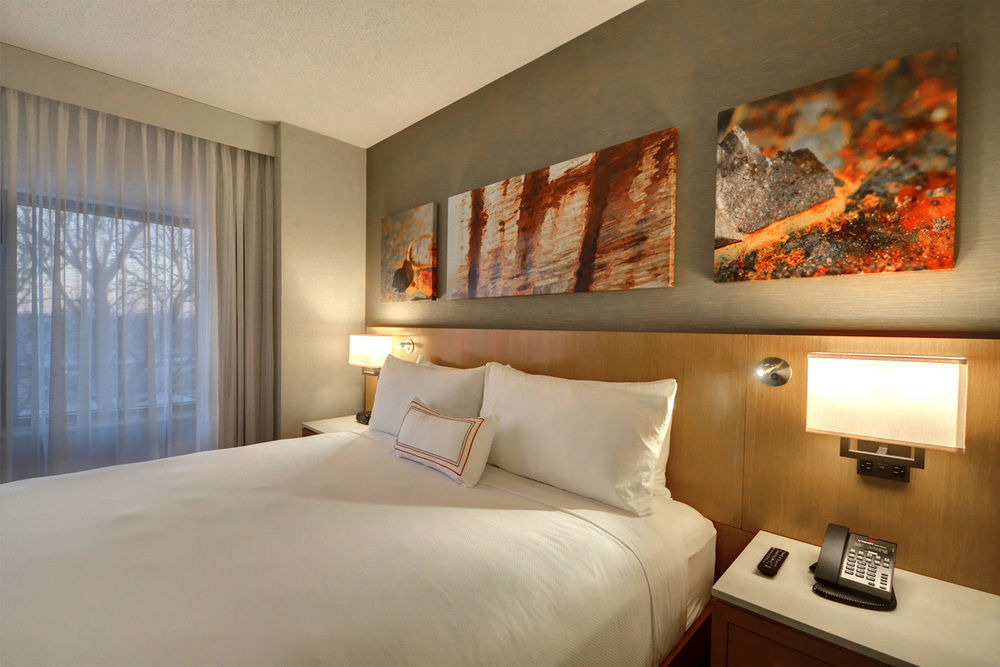 Renaissance Chicago Glenview Suites Hotel Exterior photo